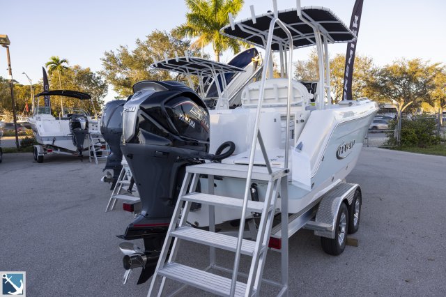 New 2024 Robalo 222 Explorer for sale